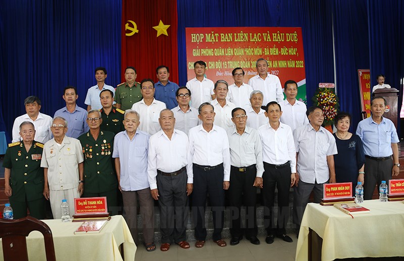 Ban Liên lạc giải phóng quân - Bức ảnh này là biểu tượng của sự đoàn kết và sức mạnh của Ban Liên lạc giải phóng quân. Hãy xem và cảm nhận tinh thần đấu tranh vì tự do của dân tộc Việt Nam.