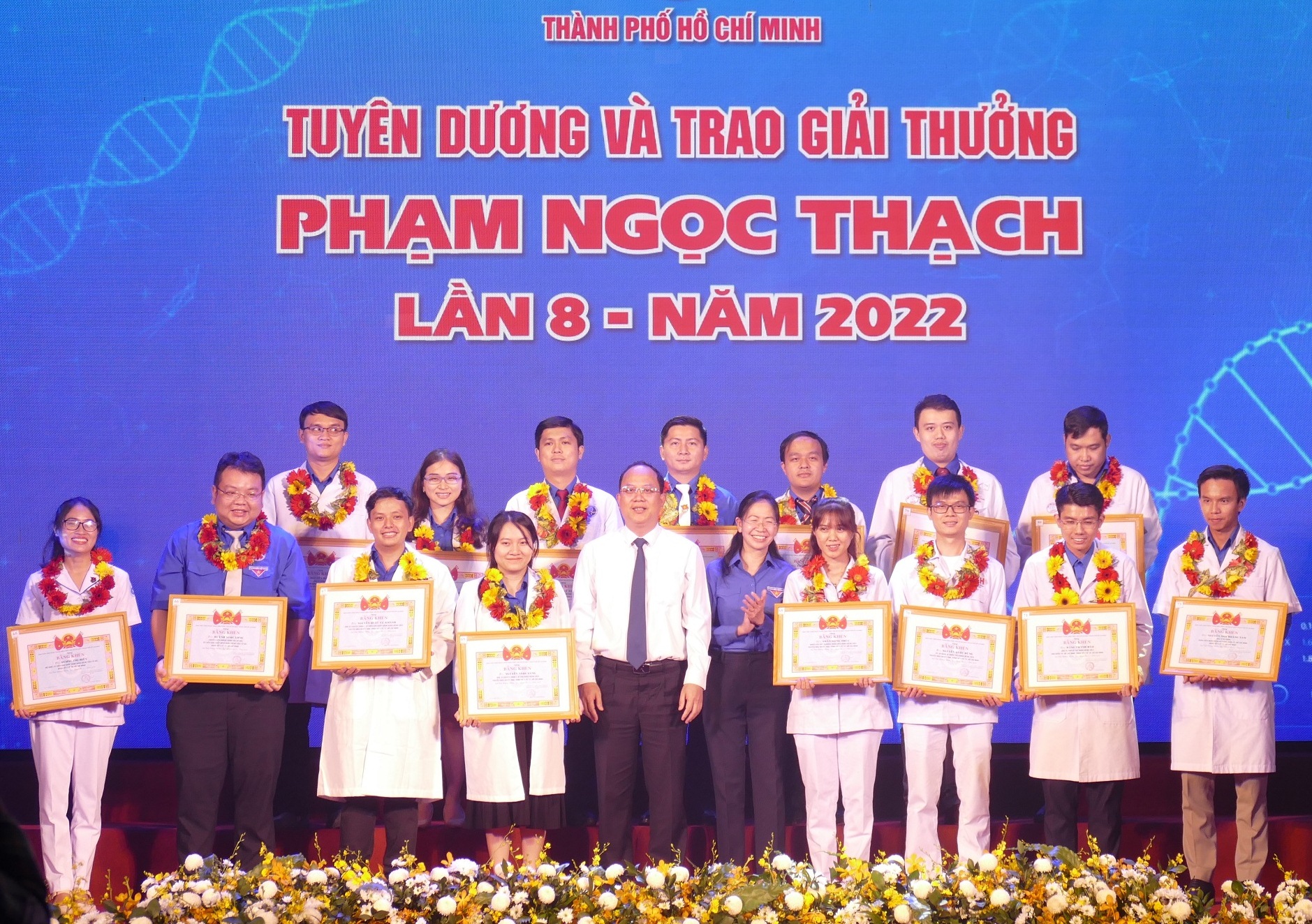 Image hình ảnh hình ảnh Phạm Ngọc Thưởng - 80 gương điển hình nhận giải thưởng Phạm Ngọc Thạch