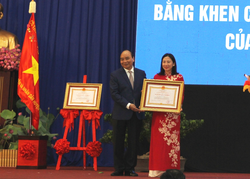 Huyện Củ Chi vinh dự được Chủ tịch nước trao tặng Huân chương Lao động hạng 3 - Ảnh 2.
