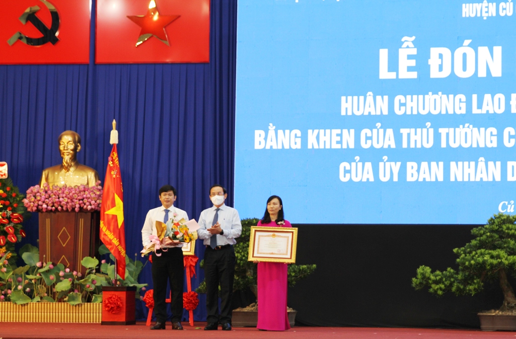 Huyện Củ Chi vinh dự được Chủ tịch nước trao tặng Huân chương Lao động hạng 3 - Ảnh 3.