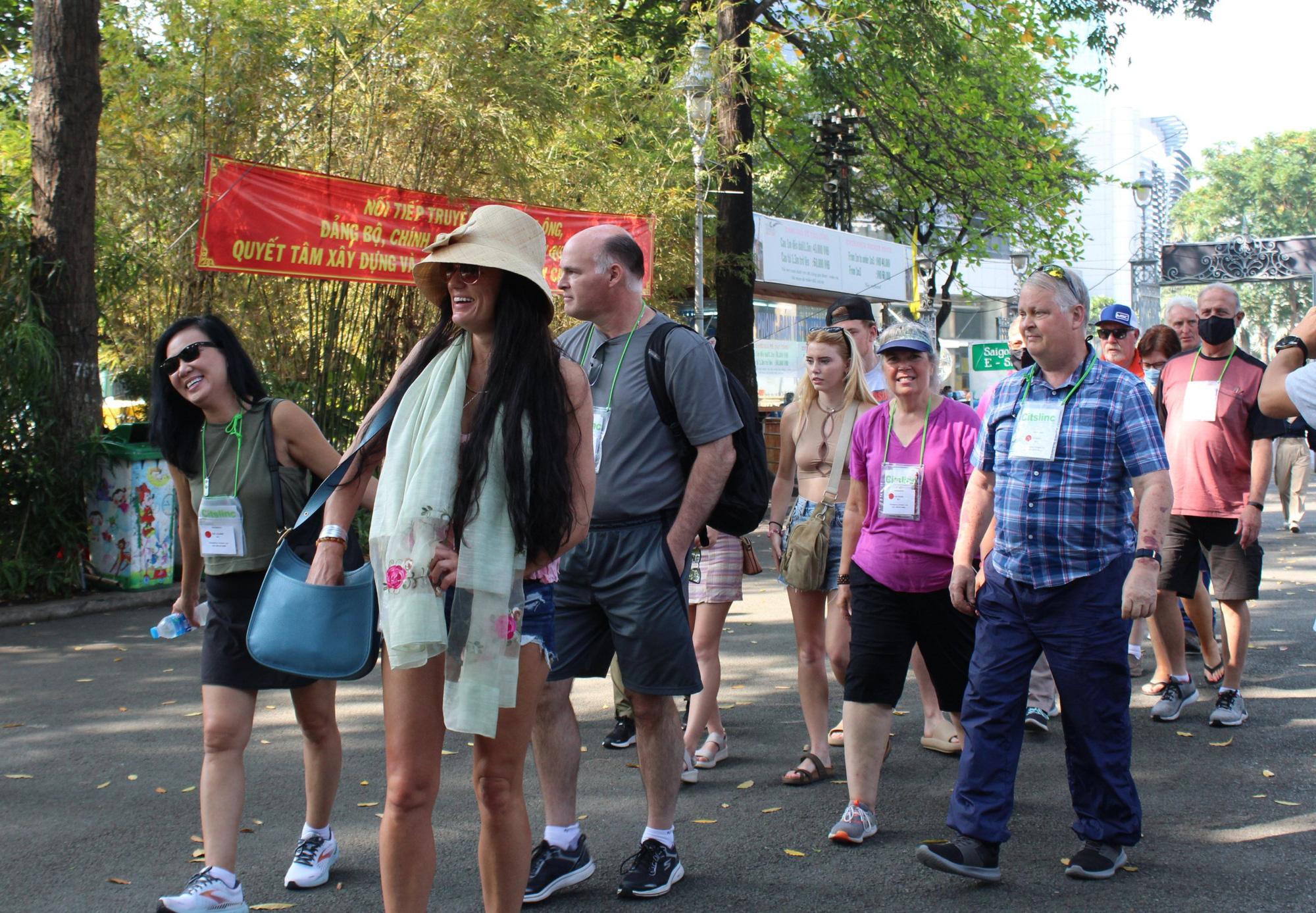 Tín hiệu tích cực của thị trường du lịch sau mở cửa - Ảnh 1. Tín hiệu tích cực của thị trường du lịch sau mở cửa - Ảnh 1.