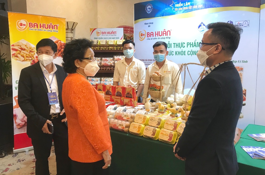 Giá trứng gà, vịt bình ổn tăng 2.000 đồng/chục - Ảnh 1. Giá trứng gà, vịt bình ổn tăng 2.000 đồng/chục - Ảnh 1.