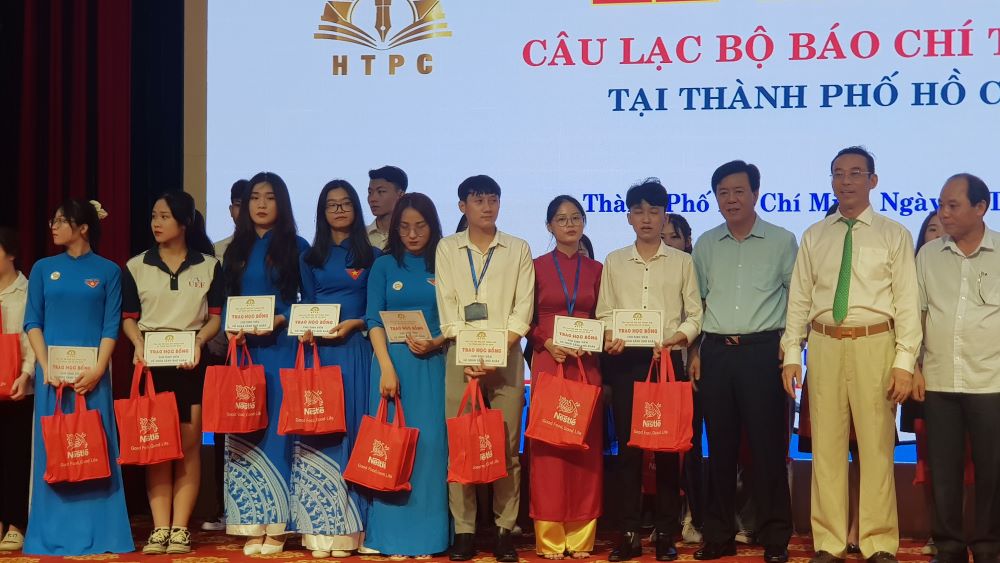 Ra mắt Câu lạc bộ Báo chí Thanh Hóa tại TPHCM - Ảnh 2.