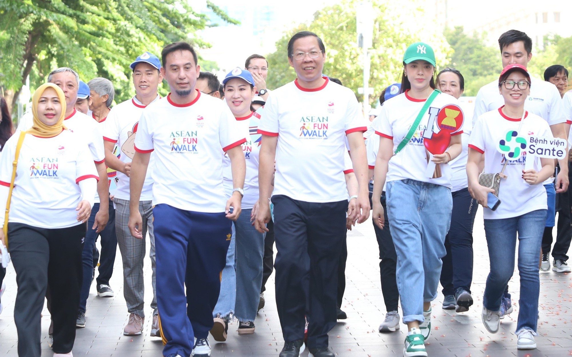 TPHCM tổ chức đi bộ hữu nghị vì một ASEAN hợp tác và phát triển
