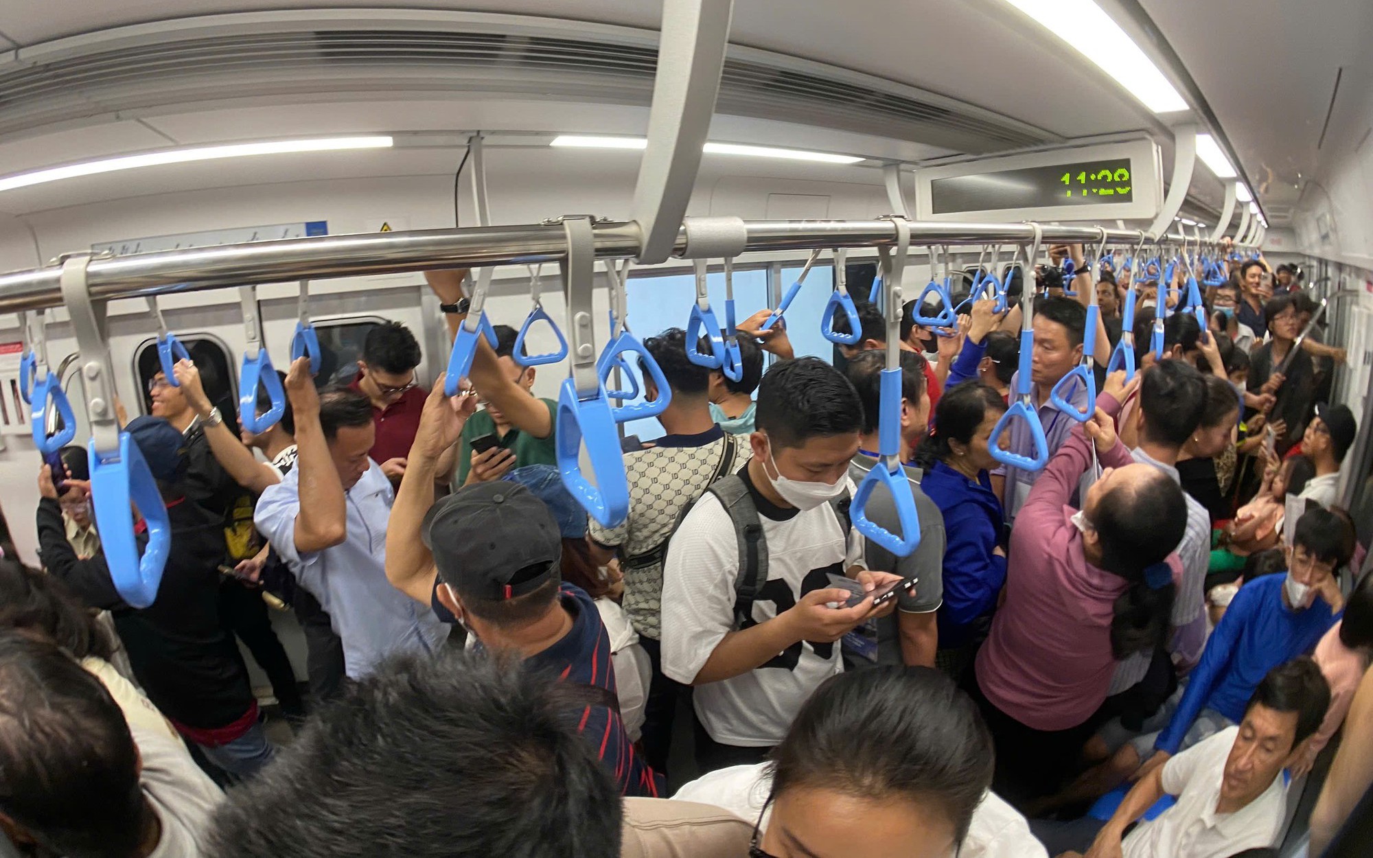 Chính thức vận hành metro số 1