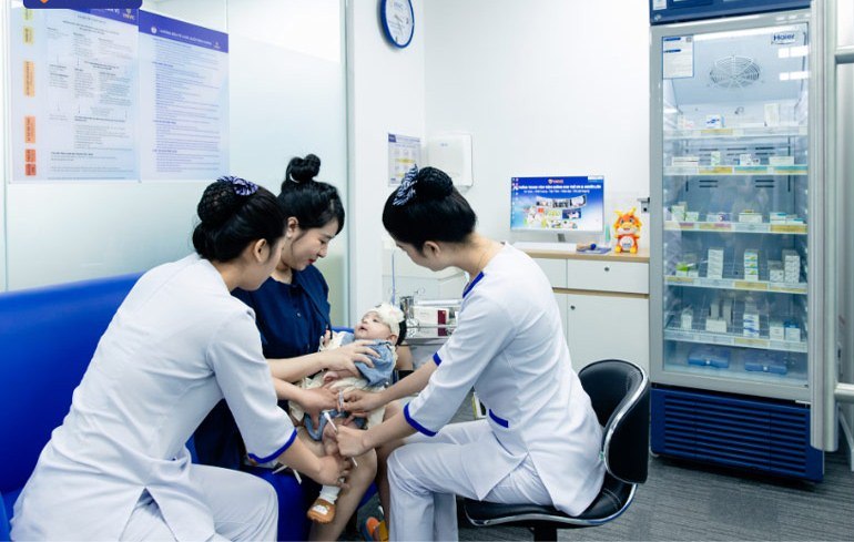 TPHCM đẩy mạnh tiêm vaccine phòng chống dịch sởi- Ảnh 1.