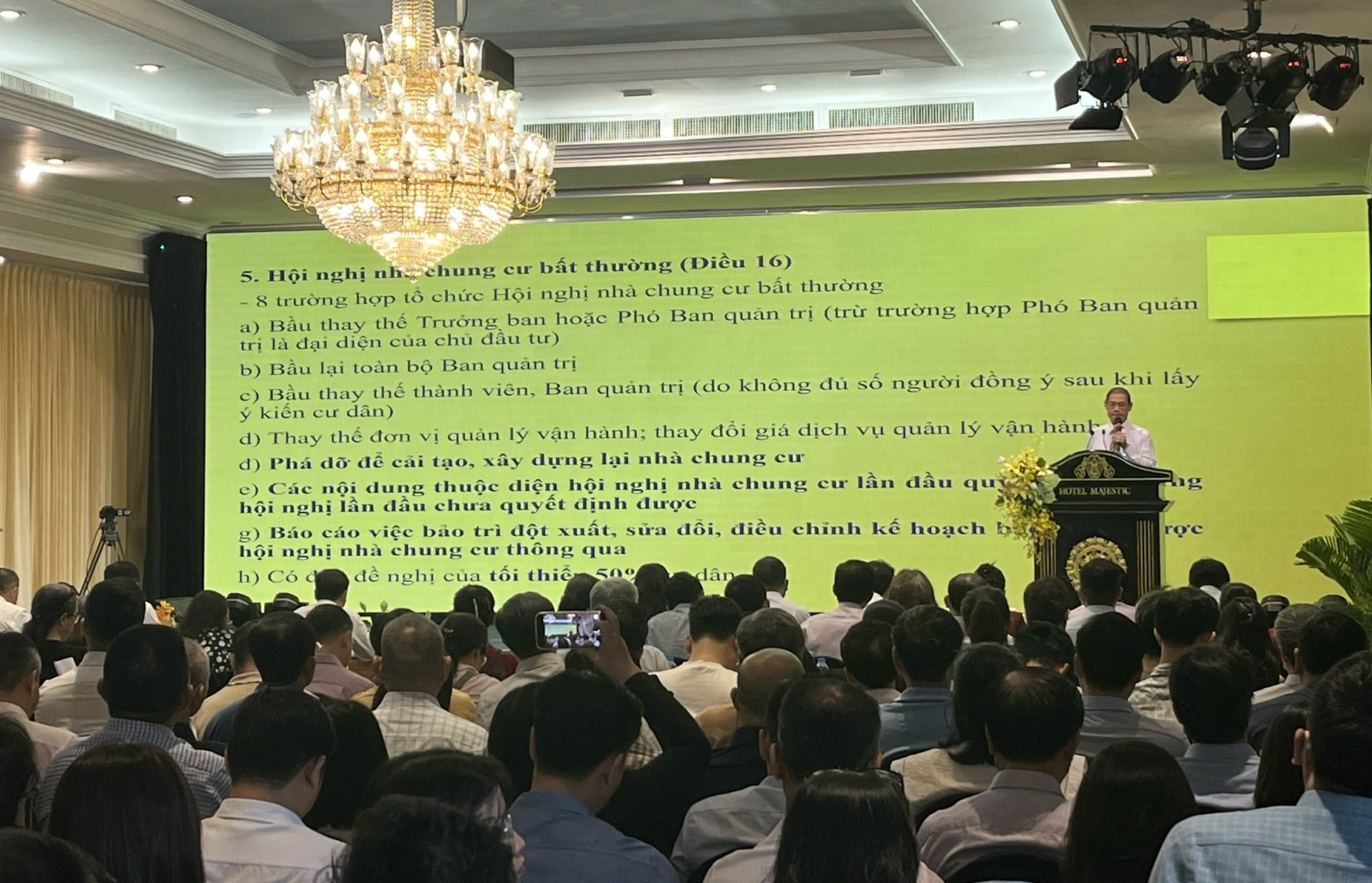 Đối thoại DN và chính quyền TP về quản lý, sử dụng nhà chung cư- Ảnh 3. Đối thoại DN và chính quyền TP về quản lý, sử dụng nhà chung cư- Ảnh 3.