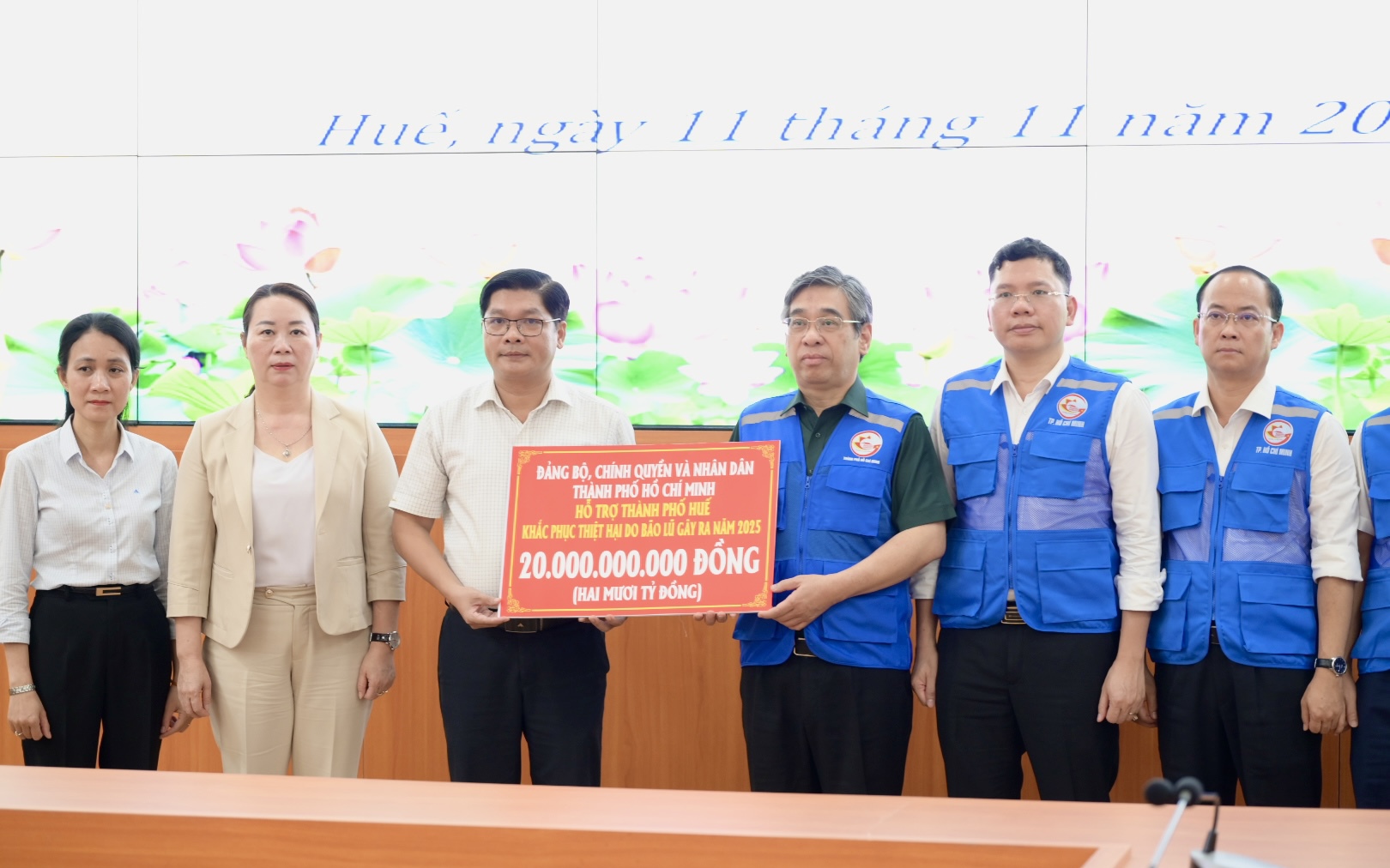 TPHCM hỗ trợ Huế và Đà Nẵng 35 tỷ đồng khắc phục hậu quả bão lũ