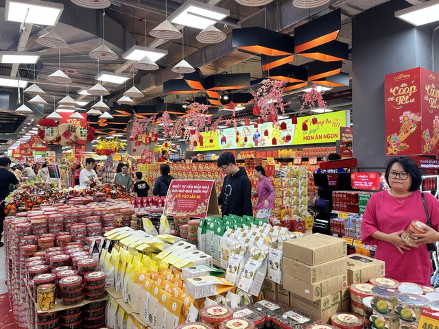 Đẩy mạnh kích cầu tiêu dùng dịp cuối năm và Tết Bính Ngọ- Ảnh 1. Đẩy mạnh kích cầu tiêu dùng dịp cuối năm và Tết Bính Ngọ- Ảnh 1.