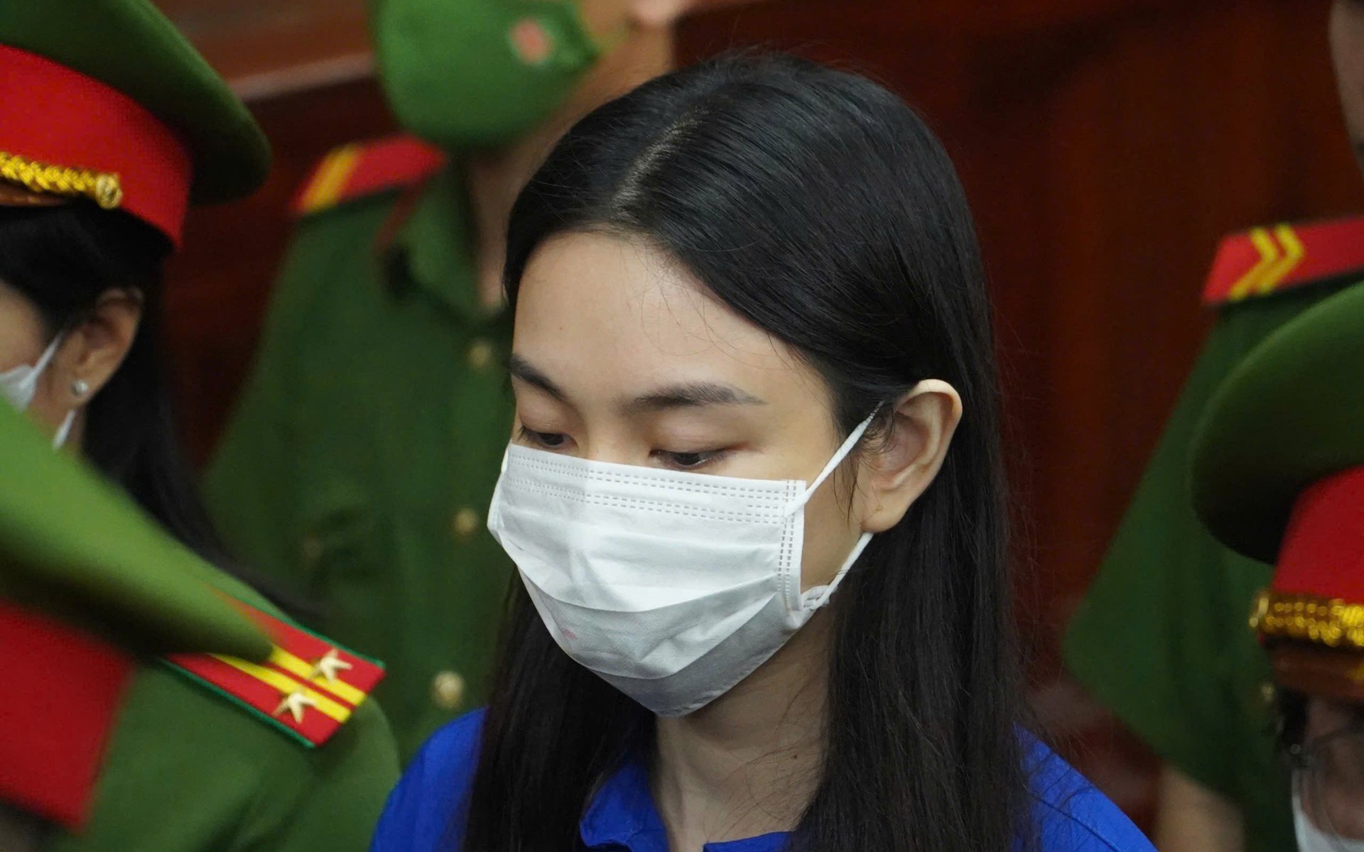 Tuyên phạt hoa hậu Thuỳ Tiên, Quang Linh Vlogs 2 năm tù về tội “Lừa dối khách hàng”.