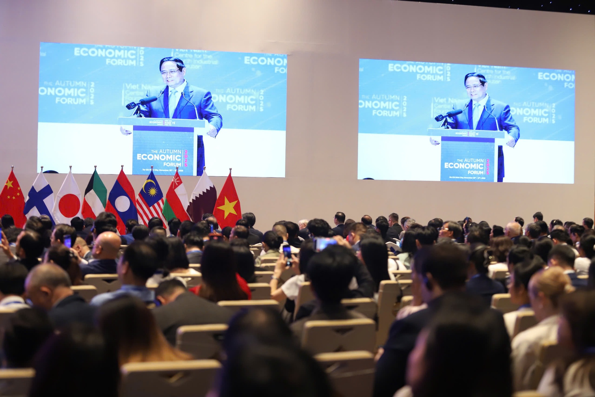 Diễn đàn Kinh tế mùa Thu 2025: TPHCM khẳng định vai trò tiên phong trong chuyển đổi xanh - số- Ảnh 2.