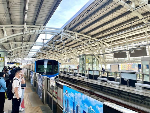 Xe buýt và tàu điện miễn phí vé Tết Dương lịch 2026- Ảnh 1.