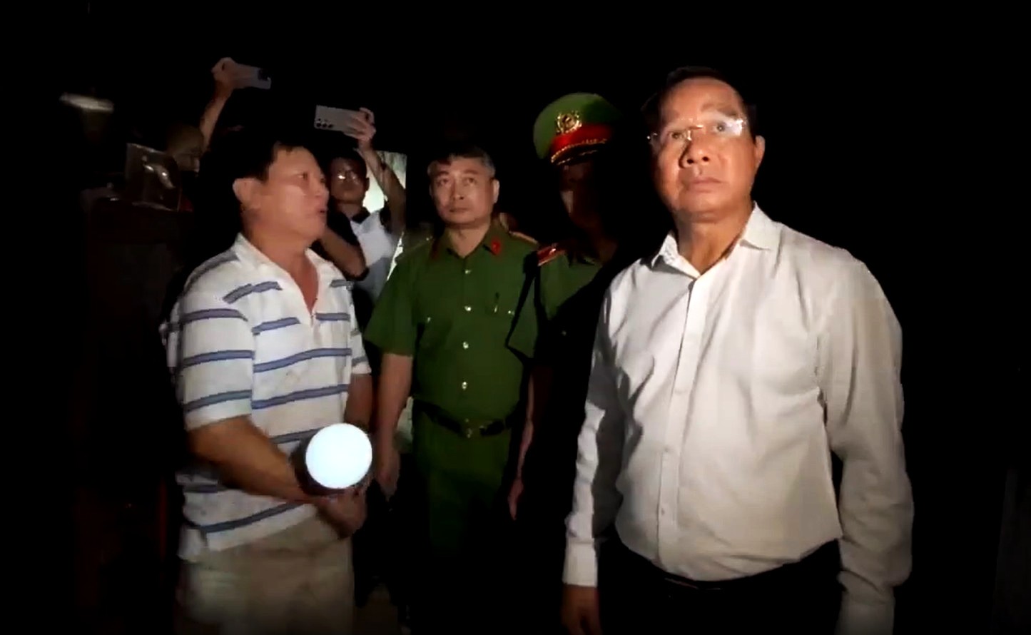 Chủ tịch UBND TPHCM đến hiện trường chỉ đạo khắc phục vụ cháy tại cư xá Độc Lập- Ảnh 1. Chủ tịch UBND TPHCM đến hiện trường chỉ đạo khắc phục vụ cháy tại cư xá Độc Lập- Ảnh 1.