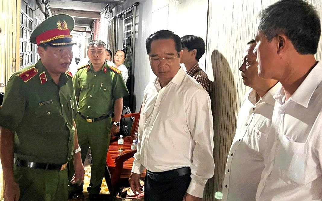 Chủ tịch UBND TPHCM đến hiện trường chỉ đạo khắc phục vụ cháy tại cư xá Độc Lập