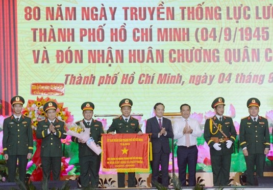 Bộ Tư lệnh TPHCM được Chủ tịch nước tặng Huân chương Quân công hạng ba- Ảnh 2.