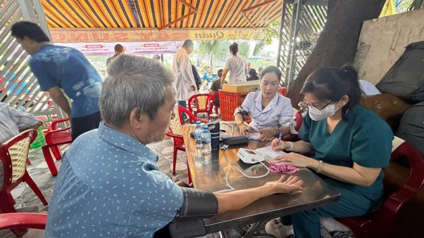 Khám sức khỏe toàn dân - Bài 2: Linh hoạt cách làm, huy động nguồn lực y tế- Ảnh 1. Khám sức khỏe toàn dân - Bài 2: Linh hoạt cách làm, huy động nguồn lực y tế- Ảnh 1.