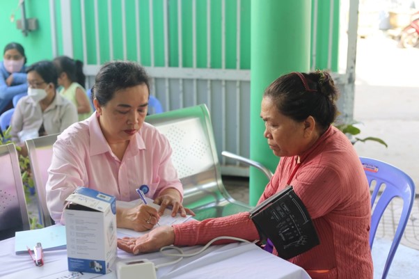 Khám sức khỏe toàn dân - Bài 2: Linh hoạt cách làm, huy động nguồn lực y tế- Ảnh 3. Khám sức khỏe toàn dân - Bài 2: Linh hoạt cách làm, huy động nguồn lực y tế- Ảnh 3.