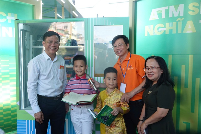 Lễ hội Đường sách Tết Bính Ngọ thu hút hơn 1,1 triệu lượt khách tham quan- Ảnh 2. Lễ hội Đường sách Tết Bính Ngọ thu hút hơn 1,1 triệu lượt khách tham quan- Ảnh 2.