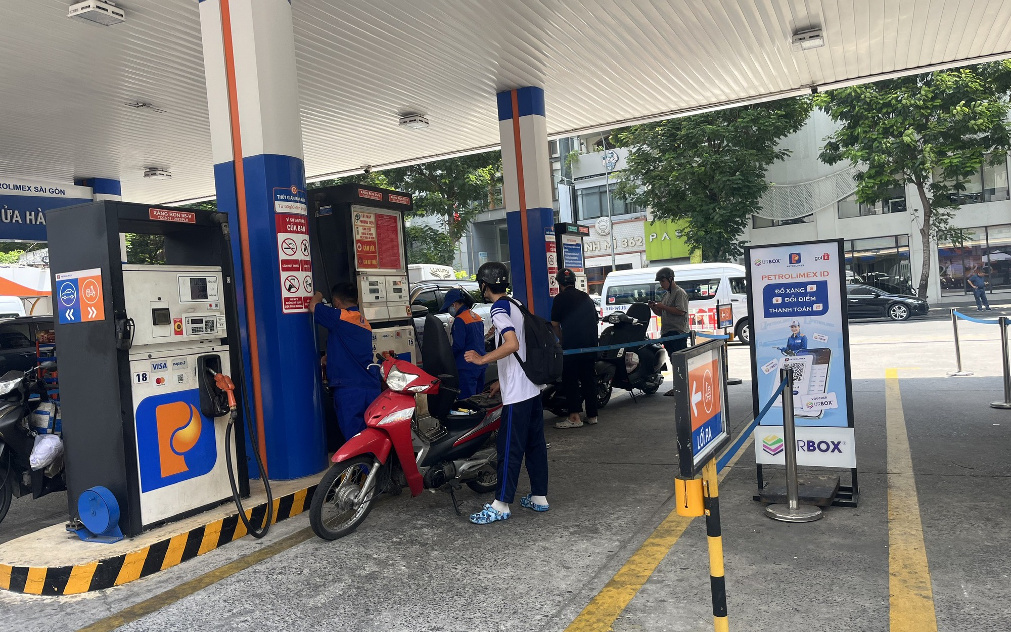 Nguồn cung xăng dầu đảm bảo, xử lý nghiêm các trường hợp găm hàng