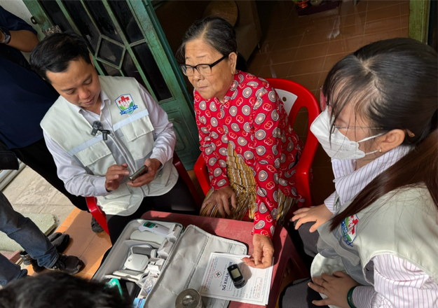 TPHCM ra quân các đội chăm sóc sức khỏe tại nhà- Ảnh 1.