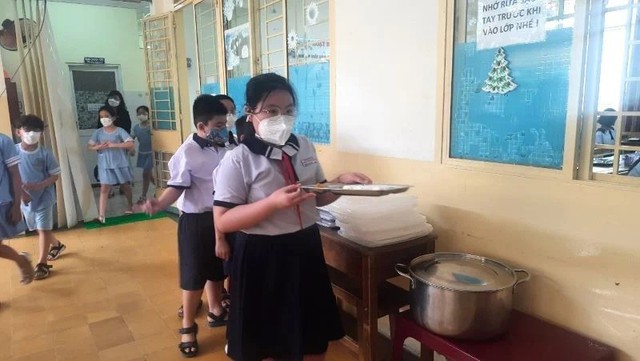 TPHCM kiểm tra hơn 300 cơ sở cung cấp suất ăn học đường trong tháng 4- Ảnh 1.