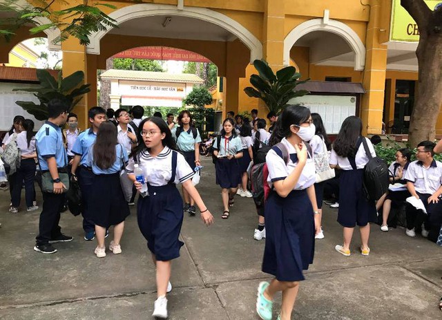 TPHCM nhận hồ sơ xét tuyển bổ sung lớp 10 từ ngày 22 đến 29/7- Ảnh 1. TPHCM nhận hồ sơ xét tuyển bổ sung lớp 10 từ ngày 22 đến 29/7- Ảnh 1.