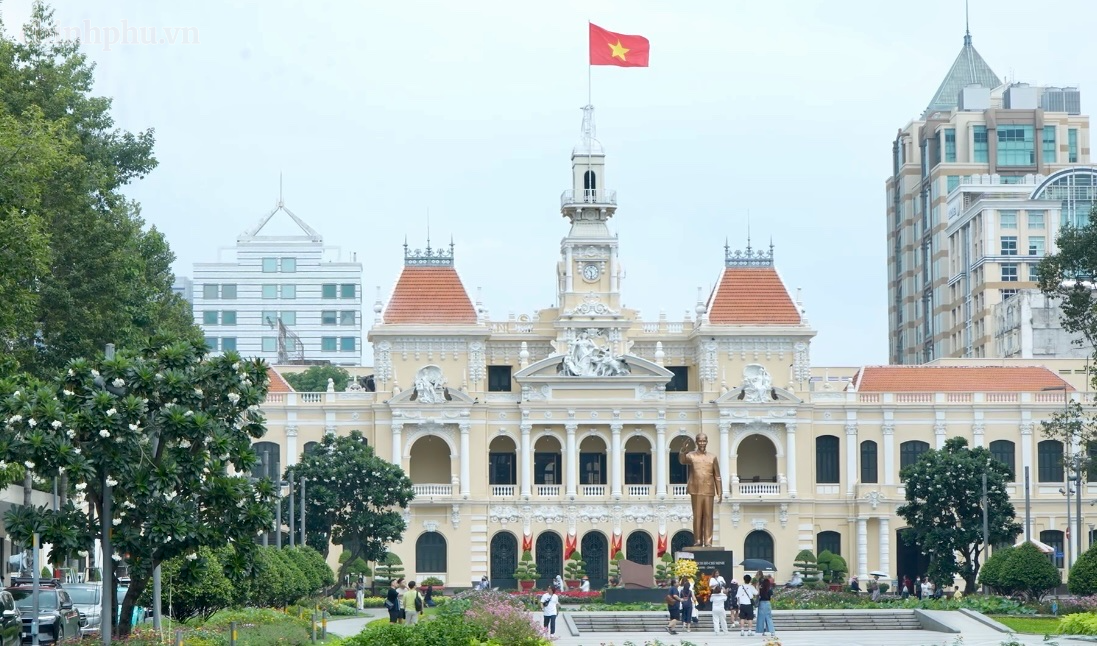 Thành phố rực rỡ cờ hoa chào mừng Quốc khánh 2/9- Ảnh 1.