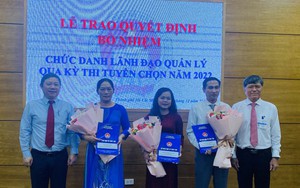 Trao quyết định bổ nhiệm 3 phó hiệu trưởng qua thi tuyển
