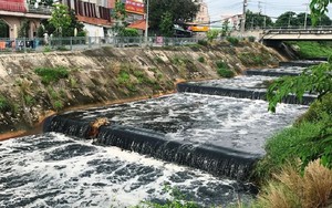 Tăng cường phòng ngừa và giải quyết tình trạng ô nhiễm không khí- Ảnh 2. TPHCM tăng cường kiểm soát ô nhiễm kênh Ba Bò