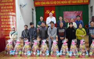 Liên doanh DHN mang Tết ấm no đến các hộ nghèo, hộ có hoàn cảnh khó khăn