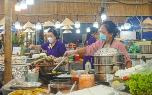Du khách 'xiêu lòng' trước nhiều món ngon tại Không gian ẩm thực sông nước