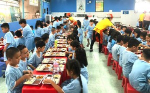 Trường học ở TPHCM được tiếp tục hoạt động căng tin, bếp ăn, bãi xe