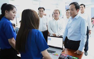 Bí thư Thành ủy Trần Lưu Quang làm việc với phường Bình Dương