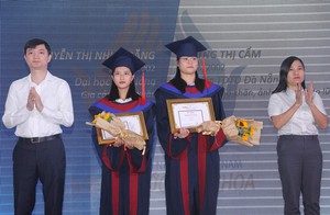 Nâng bước 85 thủ khoa gặp khó 