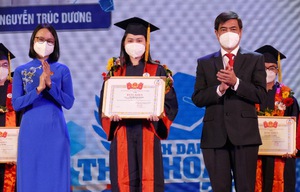 Vinh danh 79 thủ khoa năm 2021 