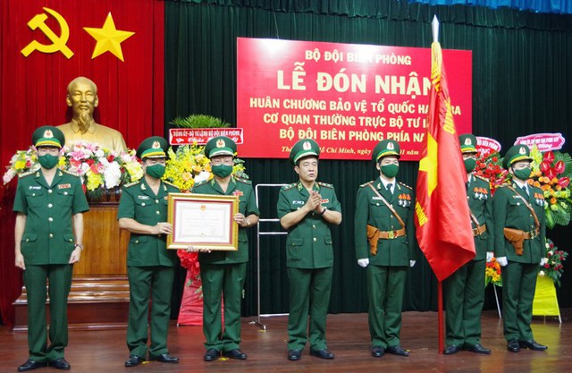Cơ quan Thường trực Bộ Tư lệnh BĐBP phía nam nhận Huân chương Bảo vệ Tổ quốc hạng 3 - Ảnh 1.