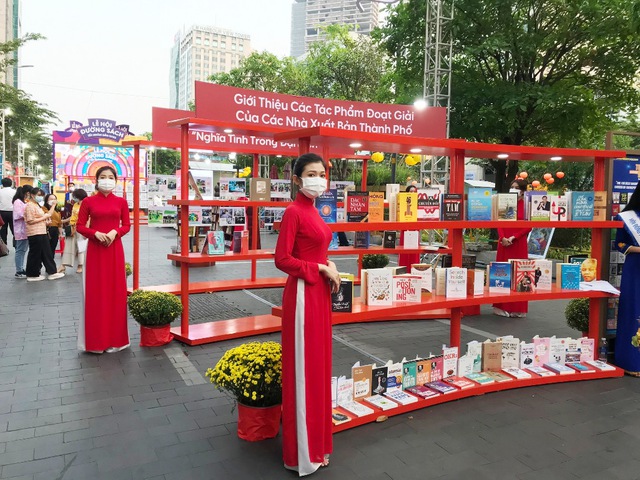 50.000 tựa sách dành cho bạn đọc tại Lễ hội đường sách Tết Nhâm Dần 2022 - Ảnh 4.