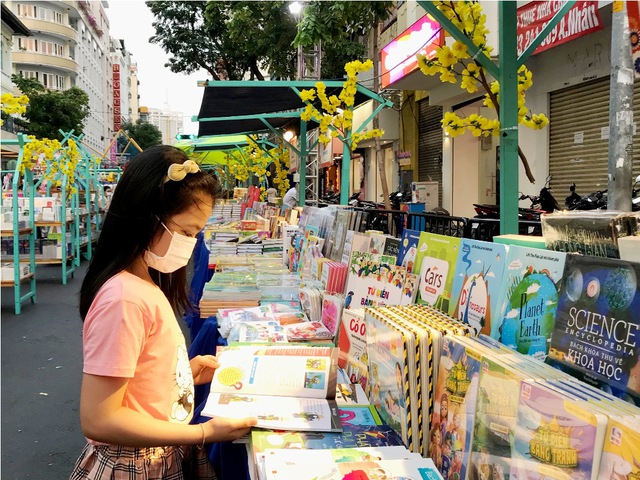50.000 tựa sách dành cho bạn đọc tại Lễ hội đường sách Tết Nhâm Dần 2022 - Ảnh 6.