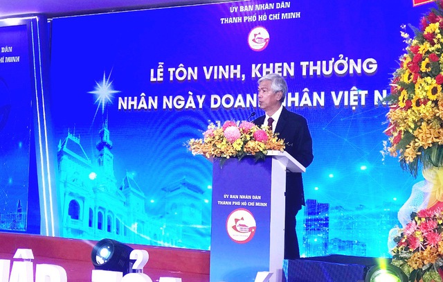 TPHCM trao bằng khen cho 60 doanh nhân tiêu biểu - Ảnh 1.