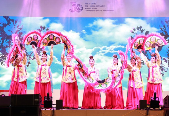 Mở màn Tuần lễ giao lưu Văn hóa, Thương mại và Đầu tư Việt Nam  Hàn Quốc tại TPHCM - Ảnh 2.