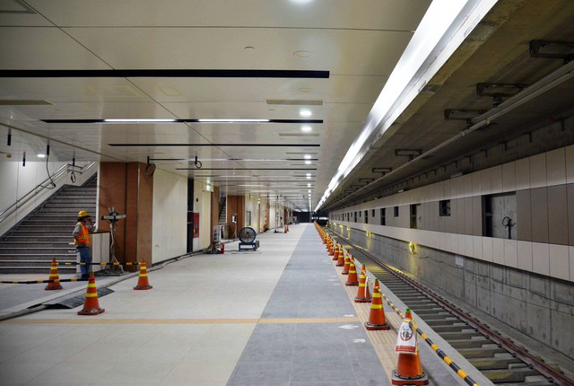 Ngắm 2 ga ngầm tuyến metro số 1 sau gần 10 năm thi công - Ảnh 7.