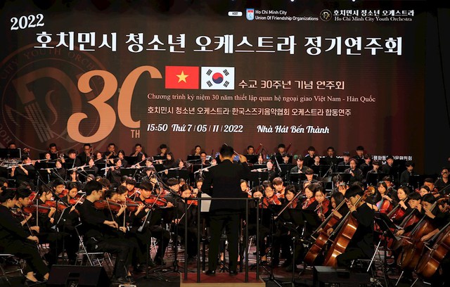 Hòa nhạc kỷ niệm 30 năm thiết lập quan hệ ngoại giao Việt Nam-Hàn Quốc - Ảnh 1.