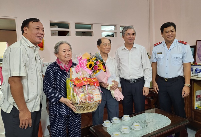Người cao tuổi tiêu biểu Quận 10: Tấm gương sáng cho thế hệ trẻ (03/6) - Ảnh 2.