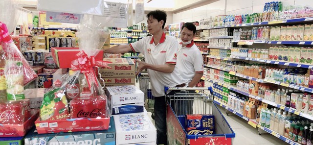 Co.op Mart Biên Hòa đồng hành cùng người lao động mua sắm Tết - Ảnh 1.