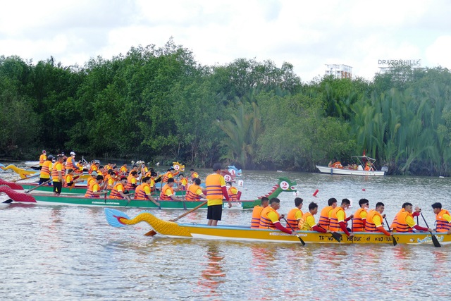 Gần 500 vận động viên dự Giải đua thuyền truyền thống TPHCM - Ảnh 2.