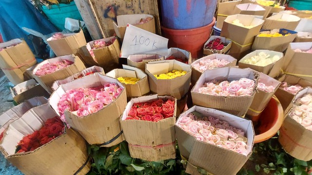 Chợ hoa Hồ Thị Kỷ nhộn nhịp ngày 8/3 - Ảnh 7.