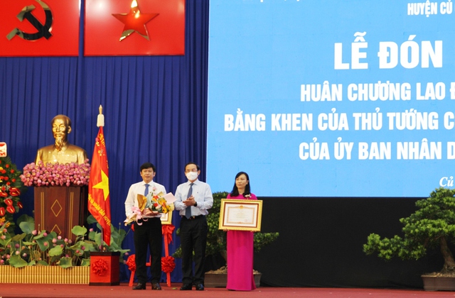 Huyện Củ Chi vinh dự được Chủ tịch nước trao tặng Huân chương Lao động hạng 3 - Ảnh 3.