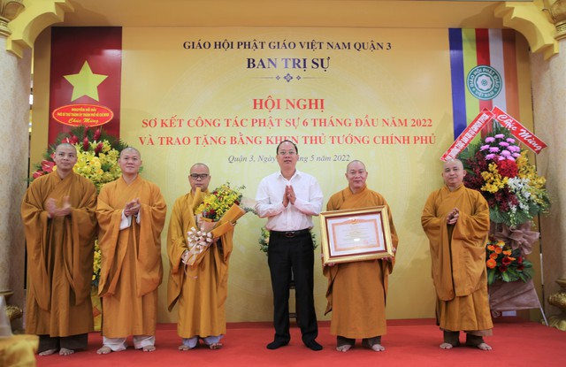 Ban Trị sự Phật giáo Quận 3 đón nhận Bằng khen của Thủ tướng - Ảnh 2.