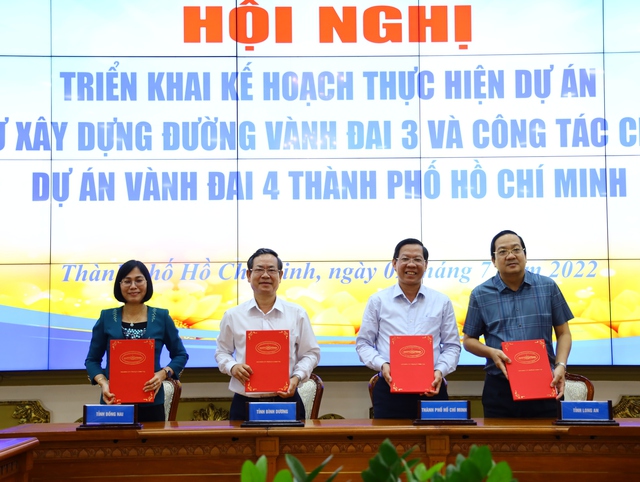 TPHCM cùng 3 tỉnh ký quy chế triển khai xây dựng đường Vành đai 3 - Ảnh 1.