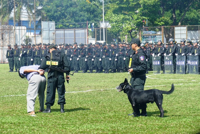 TPHCM ra mắt Trung đoàn Cảnh sát cơ động dự bị chiến đấu - Ảnh 4.